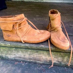 UGG- brand new moccasin - like shoes. Light brown. Size 8.5
